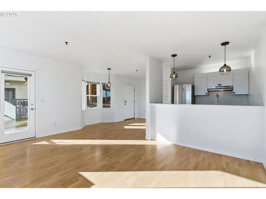325 NW Uptown Ter #1A, Portland, OR 97210 - Image #3