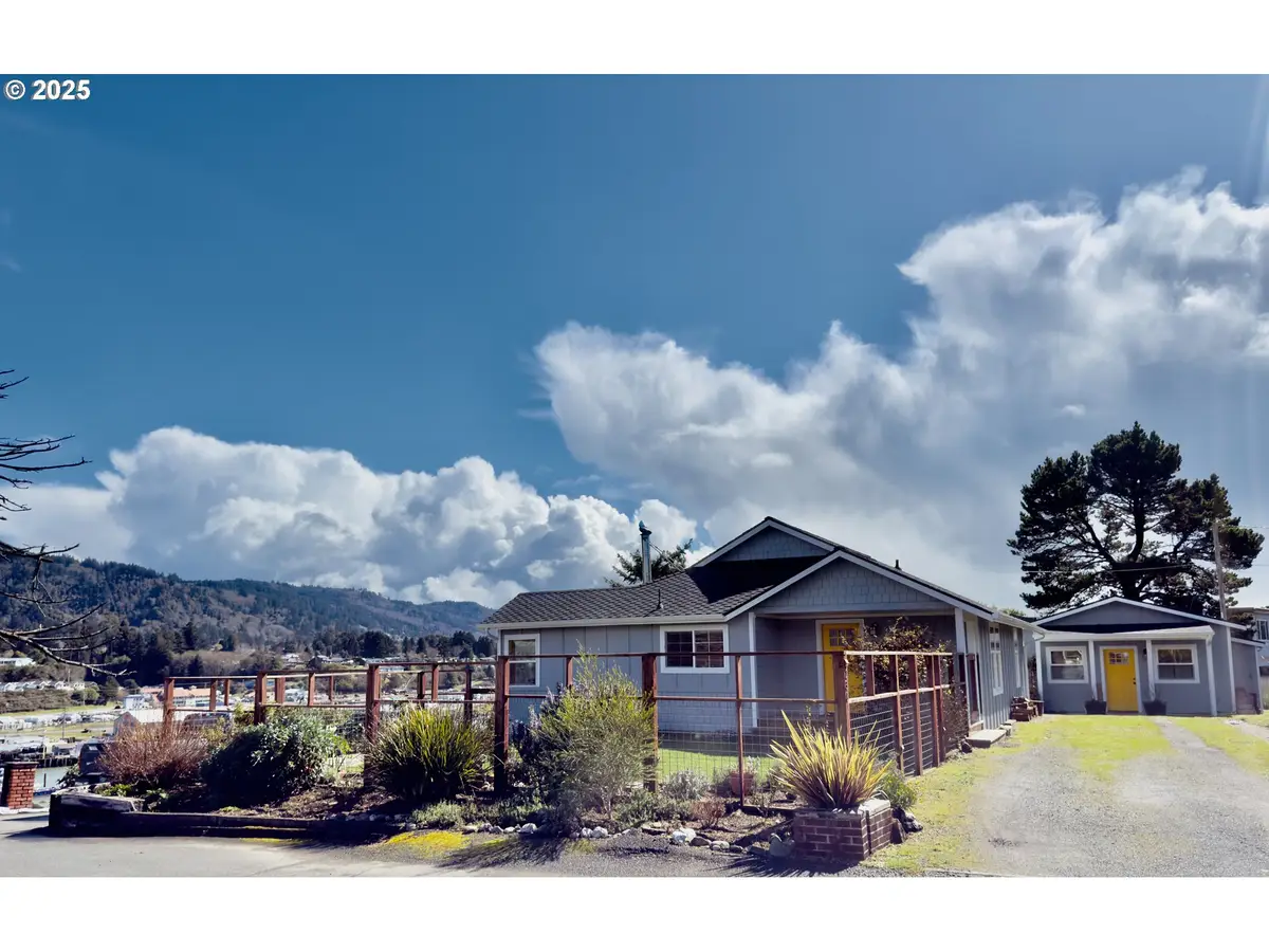 236 Fountain Ct, Brookings, OR 97415 - Image #1