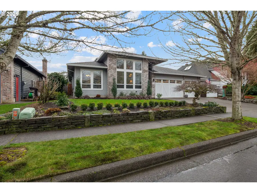 2190 River Heights Cir, West Linn, OR 97068 - Image #2