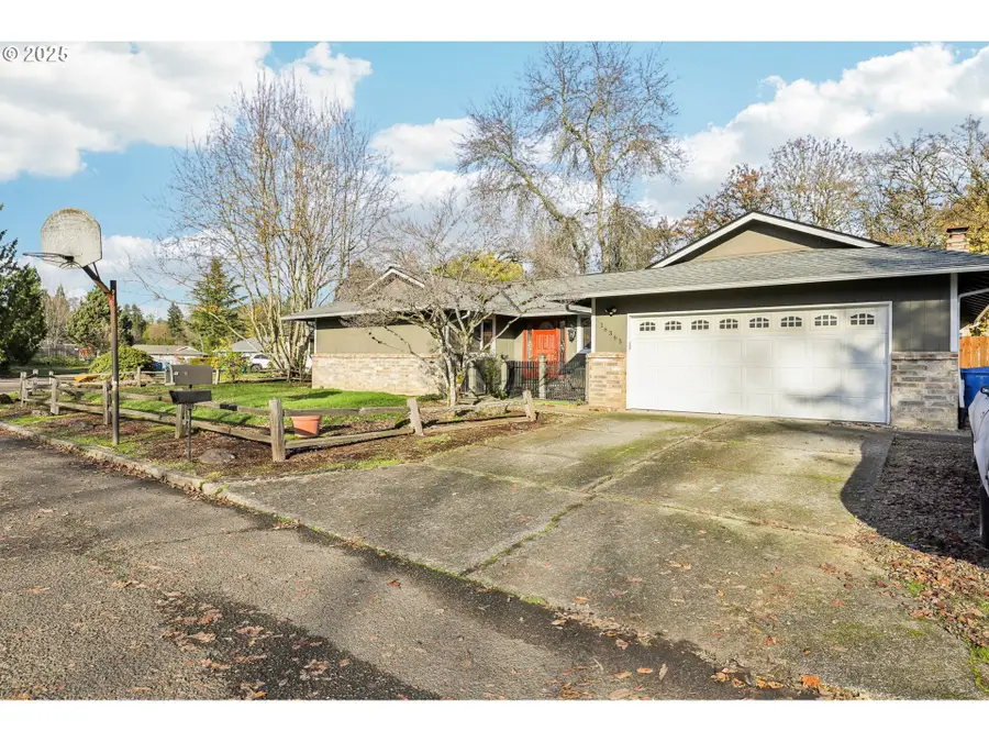 16365 SE Sterling Cir, Milwaukie, OR 97267 - Image #2