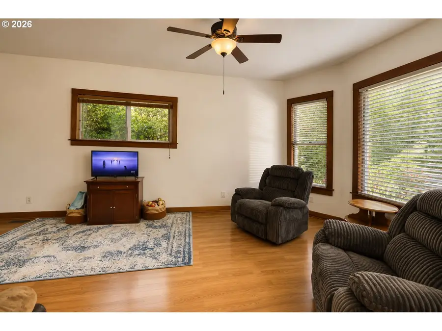 533 38th St, Astoria, OR 97103 - #3