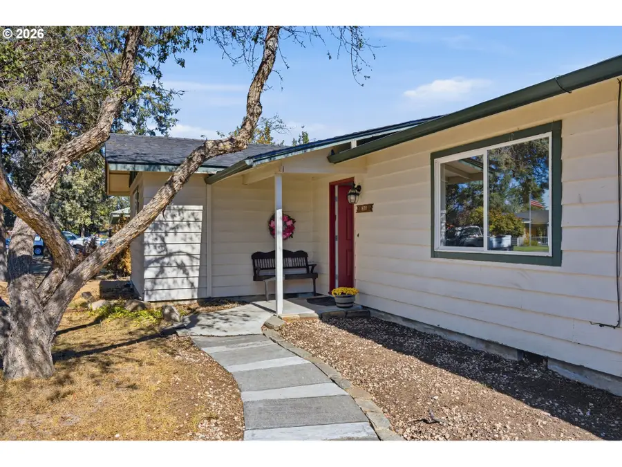 1830 SW 16th St, Redmond, OR 97756 - #2