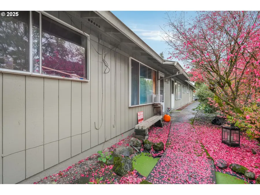 441 W Gloucester St, Gladstone, OR 97027 - Image #2