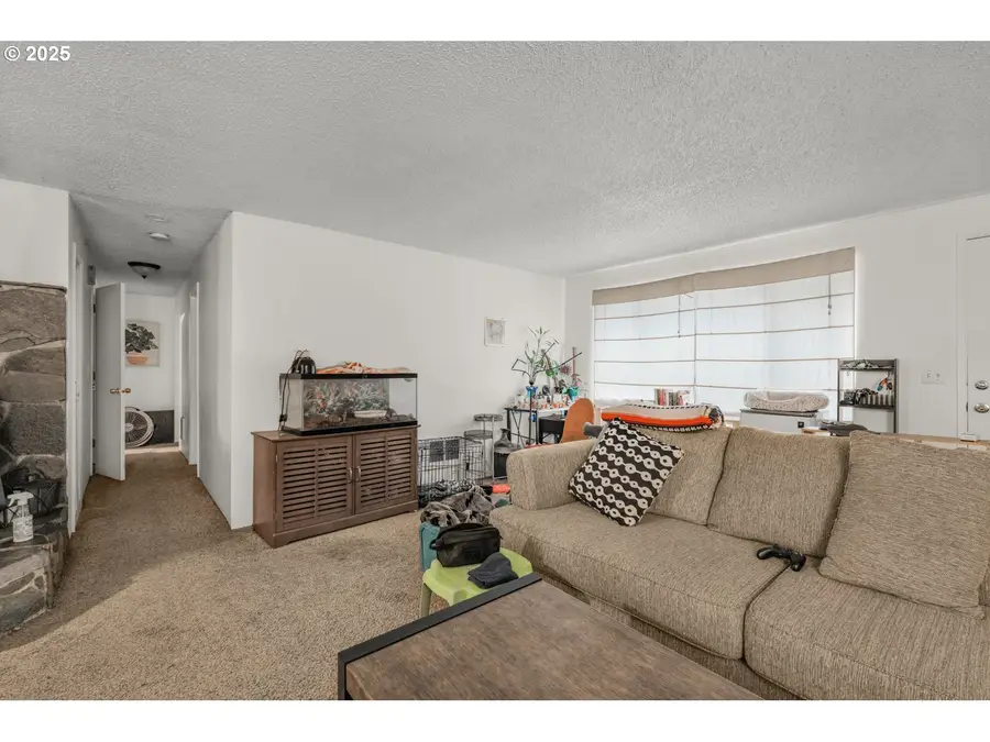 441 W Gloucester St, Gladstone, OR 97027 - Image #3
