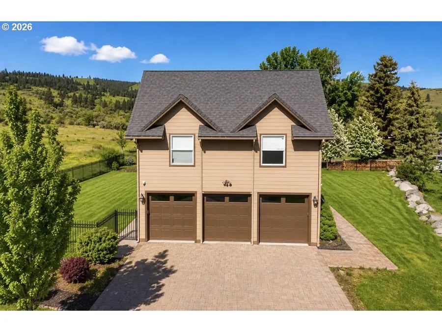 130 Ridge Dr, La Grande, OR 97850 - #3