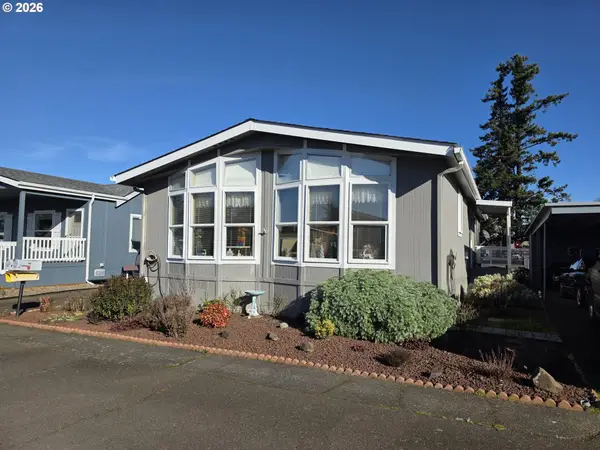 835 SE 1st Ave #56, Canby, OR 97013