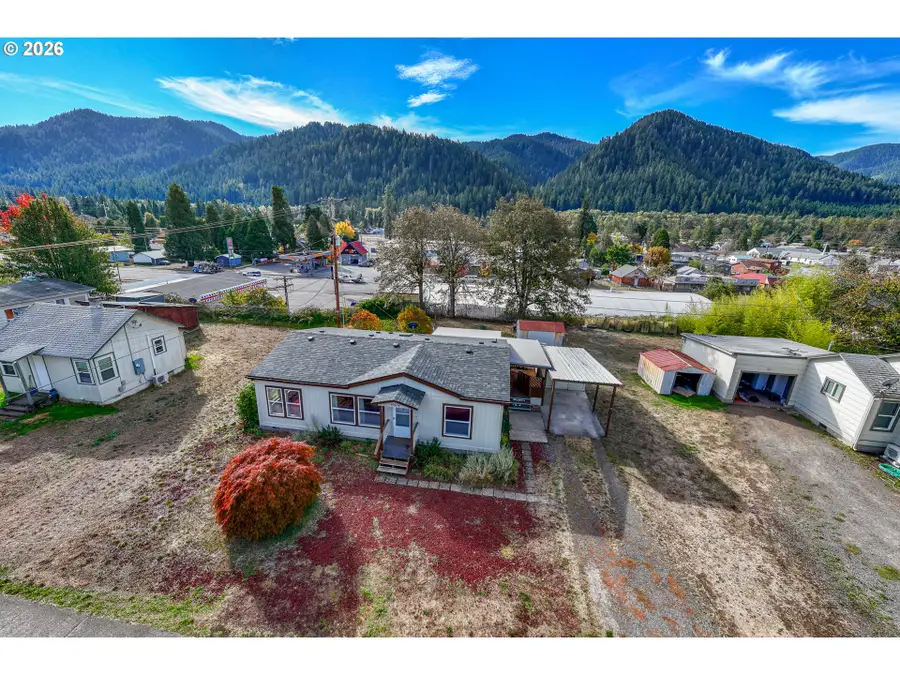 47674 Clark St #17, Oakridge, OR 97463 - #2