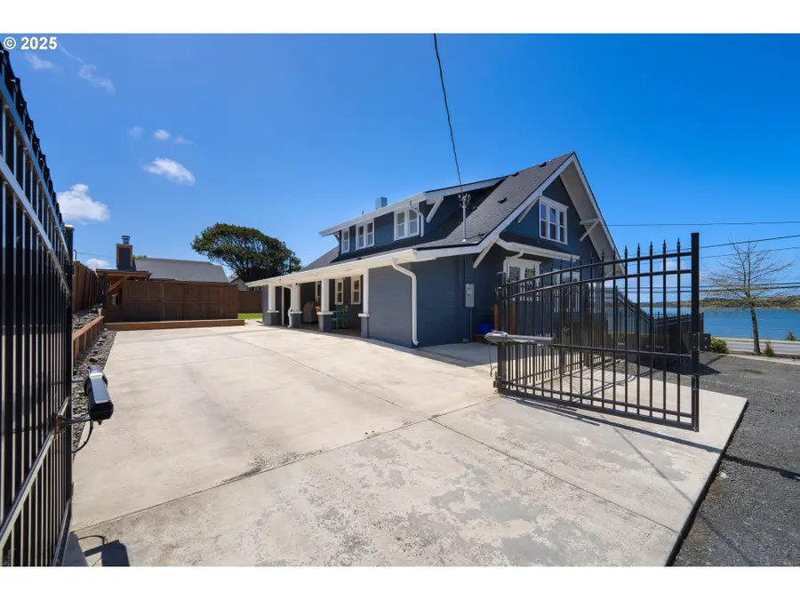 363 S Empire Blvd, Coos Bay, OR 97420 - Image #2