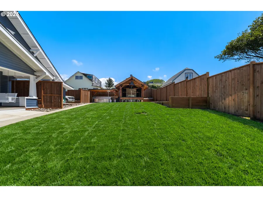 363 S Empire Blvd, Coos Bay, OR 97420 - Image #3