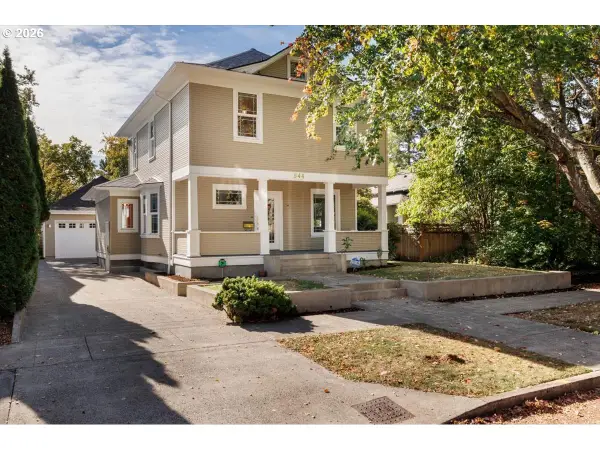 944 SE Sherrett St, Portland, OR 97202