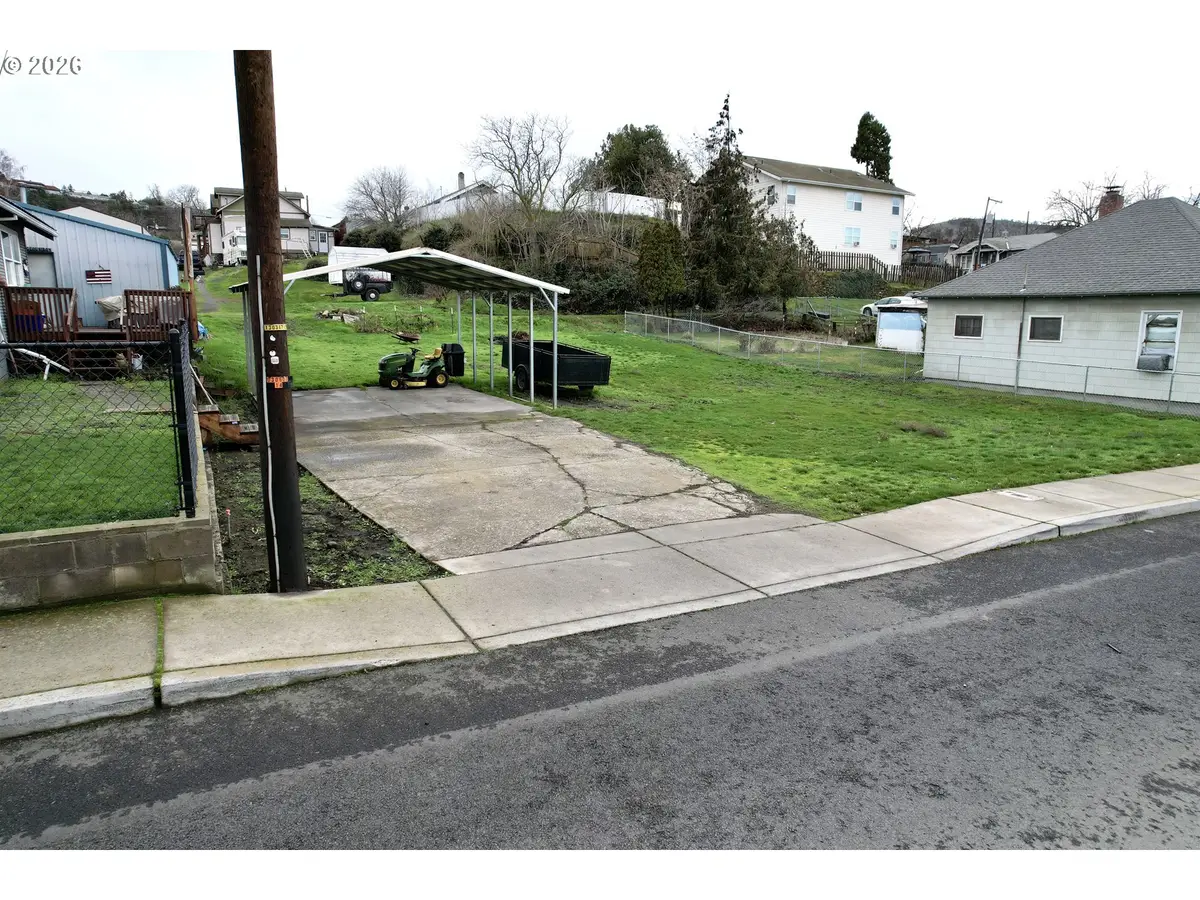 1514 E 10th St, The Dalles, OR 97058 - #1