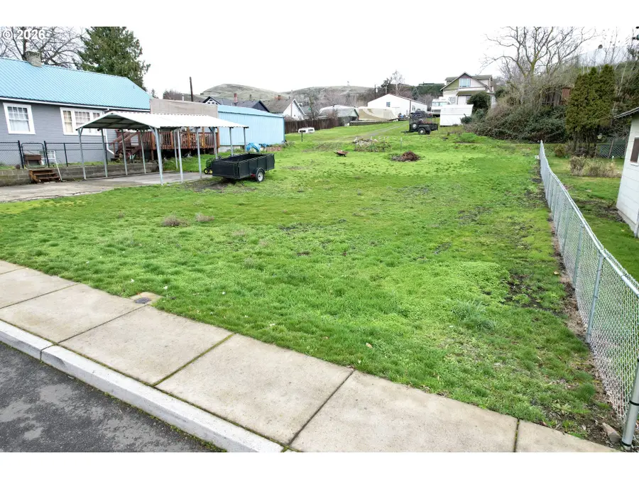 1514 E 10th St, The Dalles, OR 97058 - #2