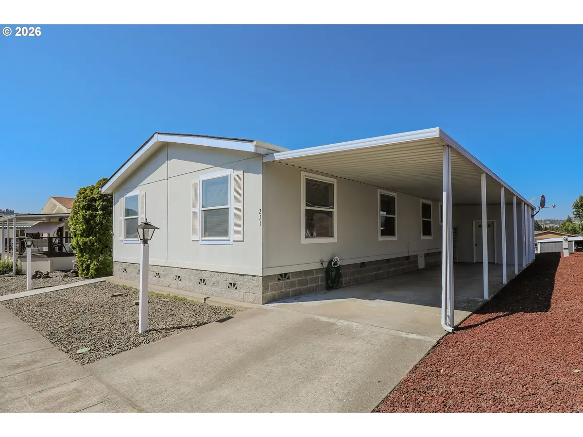 211 W River Ridge Ave, Roseburg, OR 97471 - #1