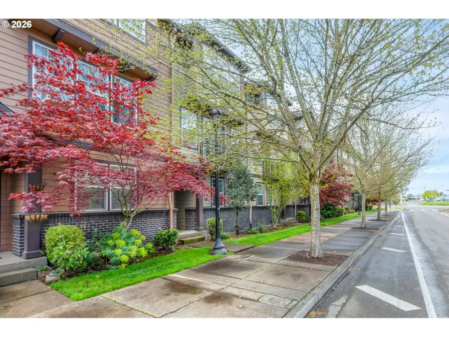 3181 SE Brookwood Ave, Hillsboro, OR 97123 - #3