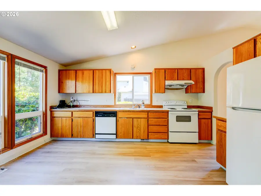 17440 SW Stark St, Beaverton, OR 97006 - #3