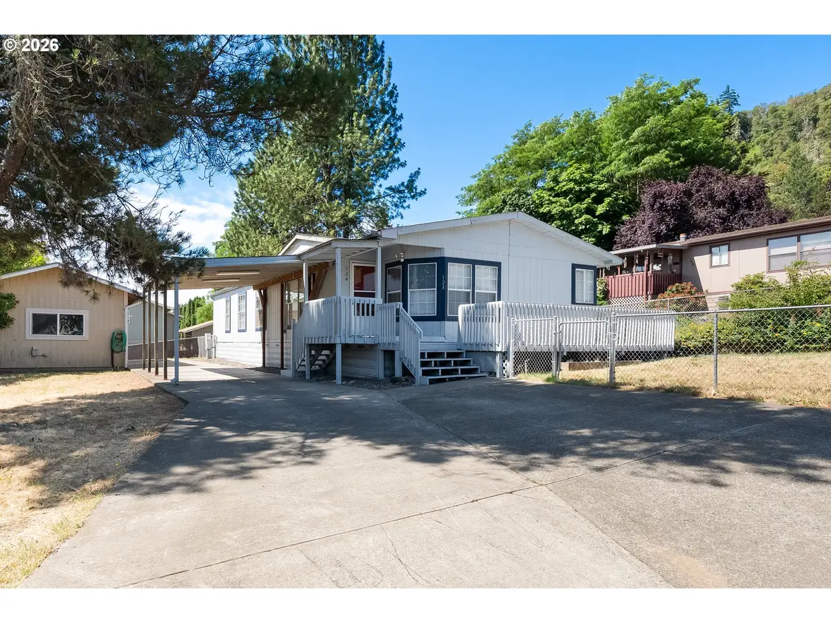 124 NW Trust St, Roseburg, OR 97471 - #1