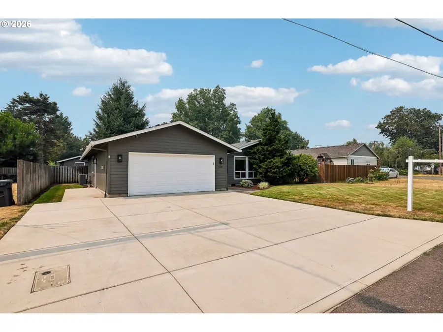 3495 Oak St, Hubbard, OR 97032 - #3