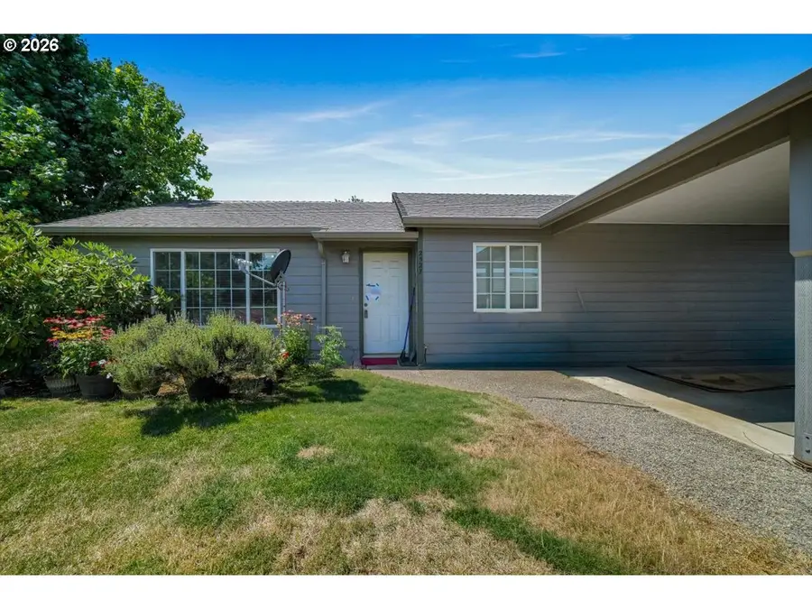2523 E Main St, Cottage Grove, OR 97424 - #2