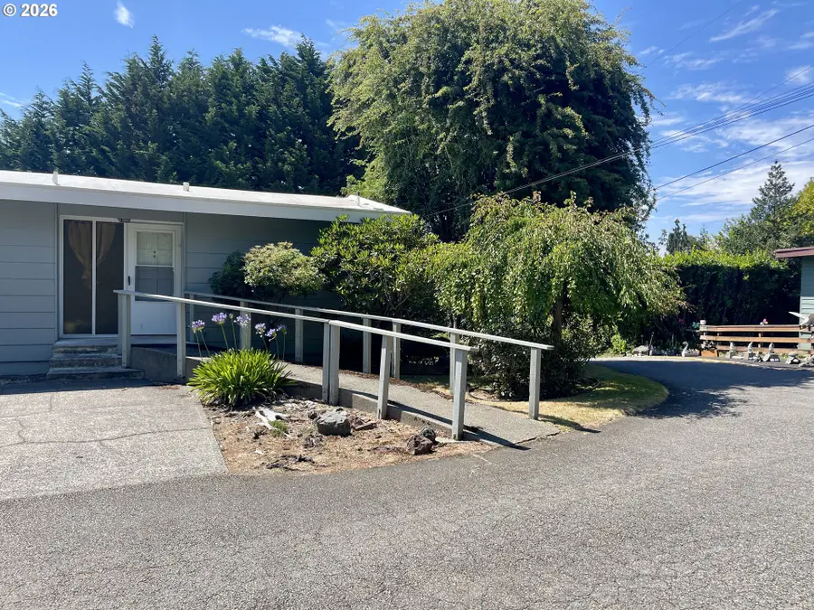 2645 N 16th Ct, Coos Bay, OR 97420 - #3