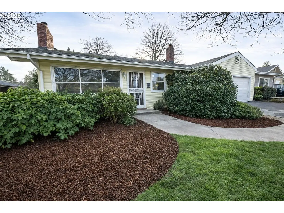 11942 NE Siskiyou St, Portland, OR 97220 - Image #1