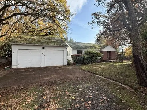 2010 E 26th Ave, Eugene, OR 97403 - Image #1