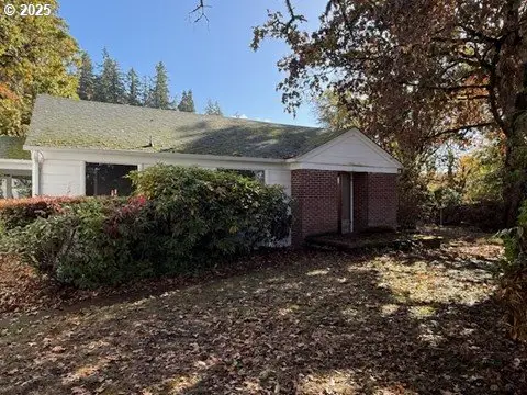 2010 E 26th Ave, Eugene, OR 97403 - Image #2