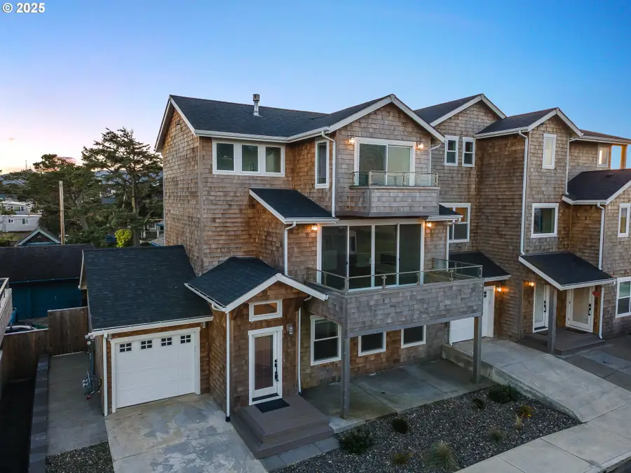 15 Avenue I #1, Seaside, OR 97138 - Image #3