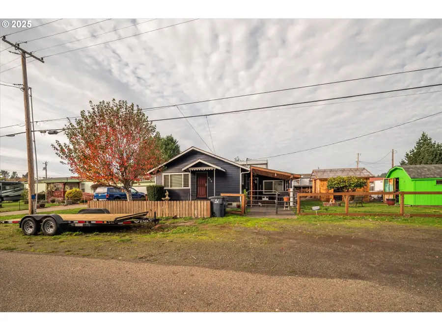 610 Park Ave, Lakeside, OR 97449 - Image #2