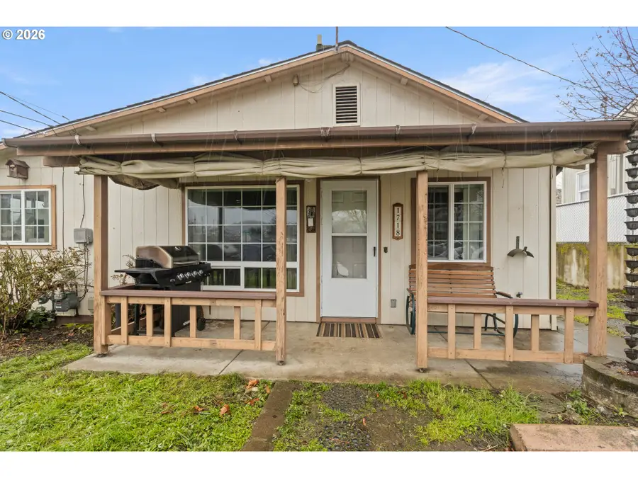 1718 NW Crouch St, Roseburg, OR 97471 - #2
