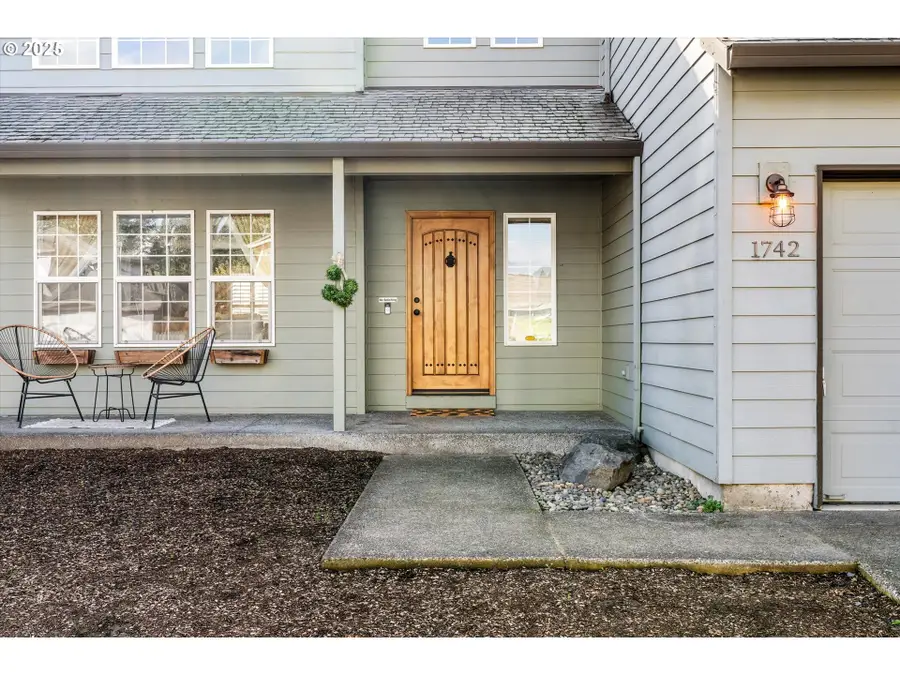 1742 NE Blue Heron Dr, Portland, OR 97211 - Image #2