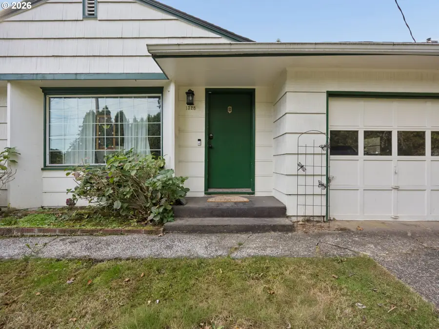 1328 Oak St, Lake Oswego, OR 97034 - #3