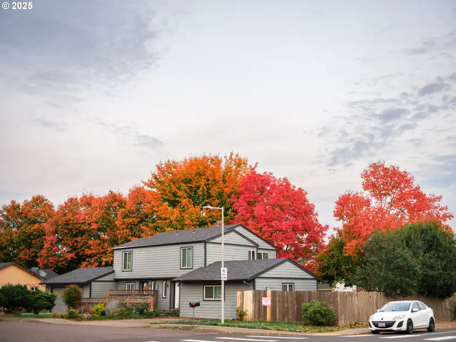 582 S Maple St, Canby, OR 97013 - Image #2