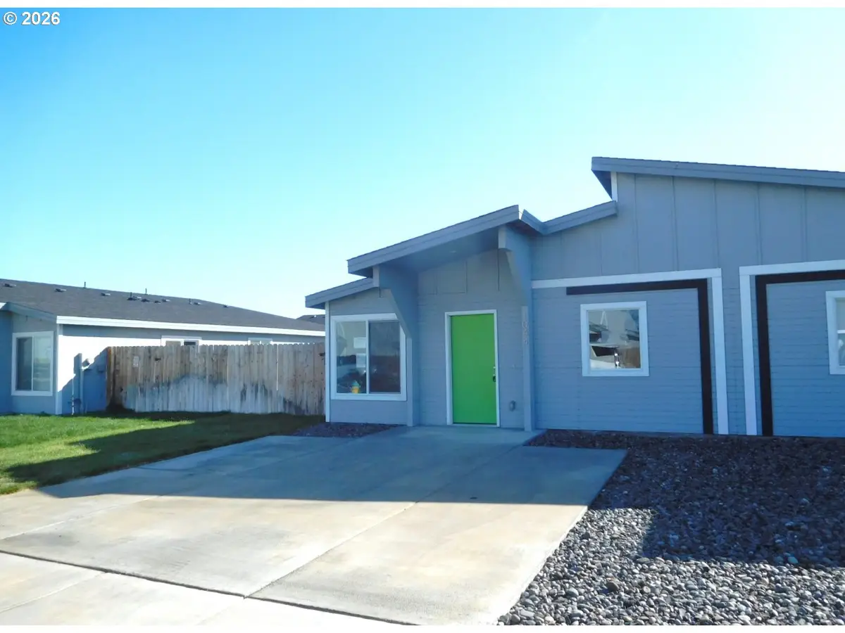 1044 NE Emerald Dr, Hermiston, OR 97838 - #1