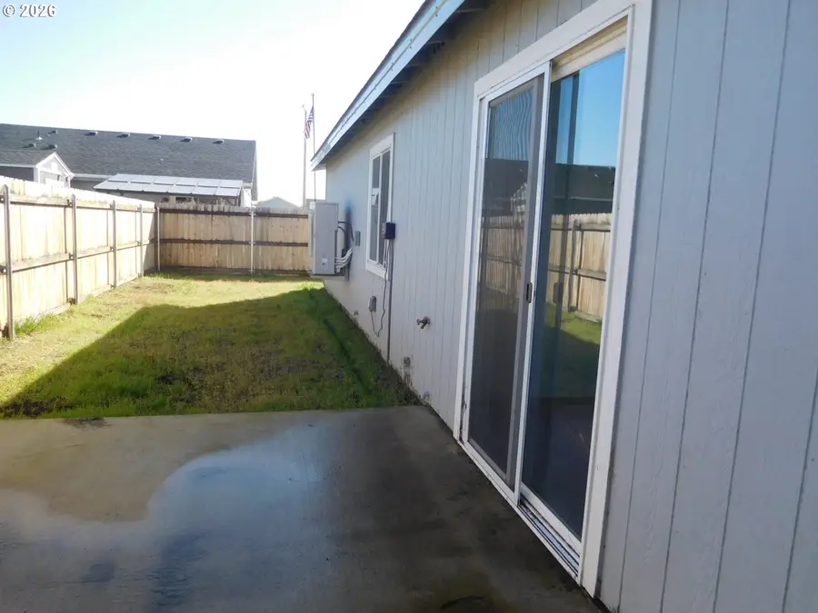 1044 NE Emerald Dr, Hermiston, OR 97838 - #3
