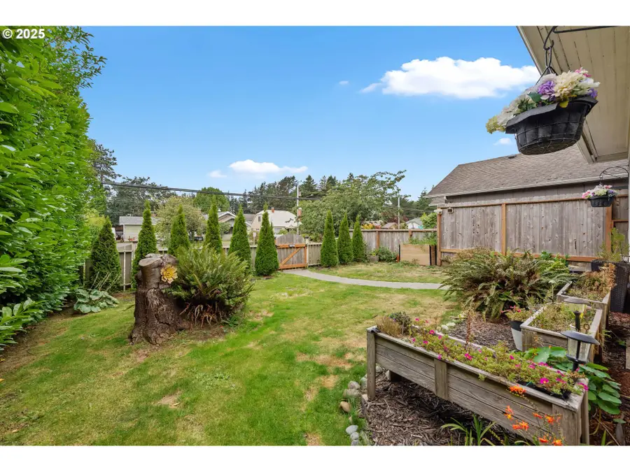 1475 Sherman Ave, North Bend, OR 97459 - Image #3