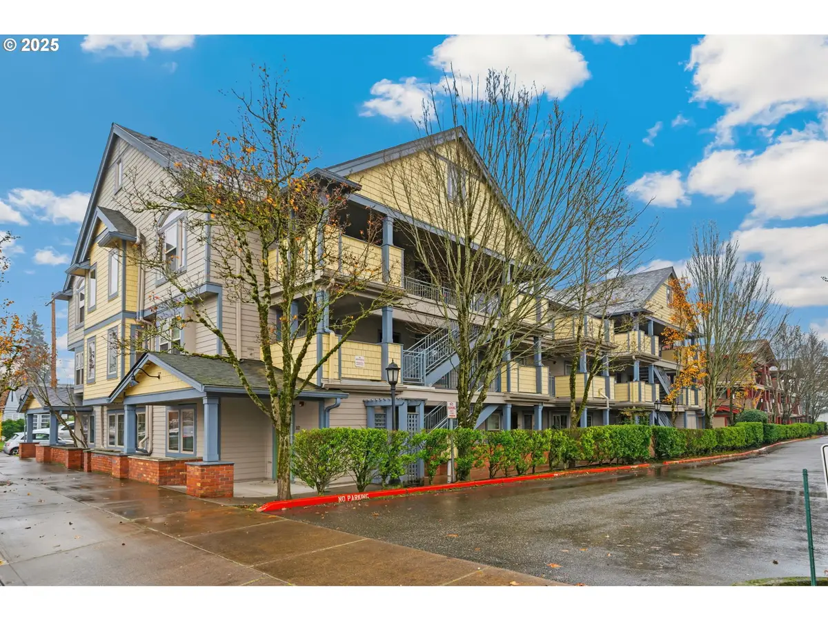 9837 NE Irving St #322, Portland, OR 97220 - Image #1