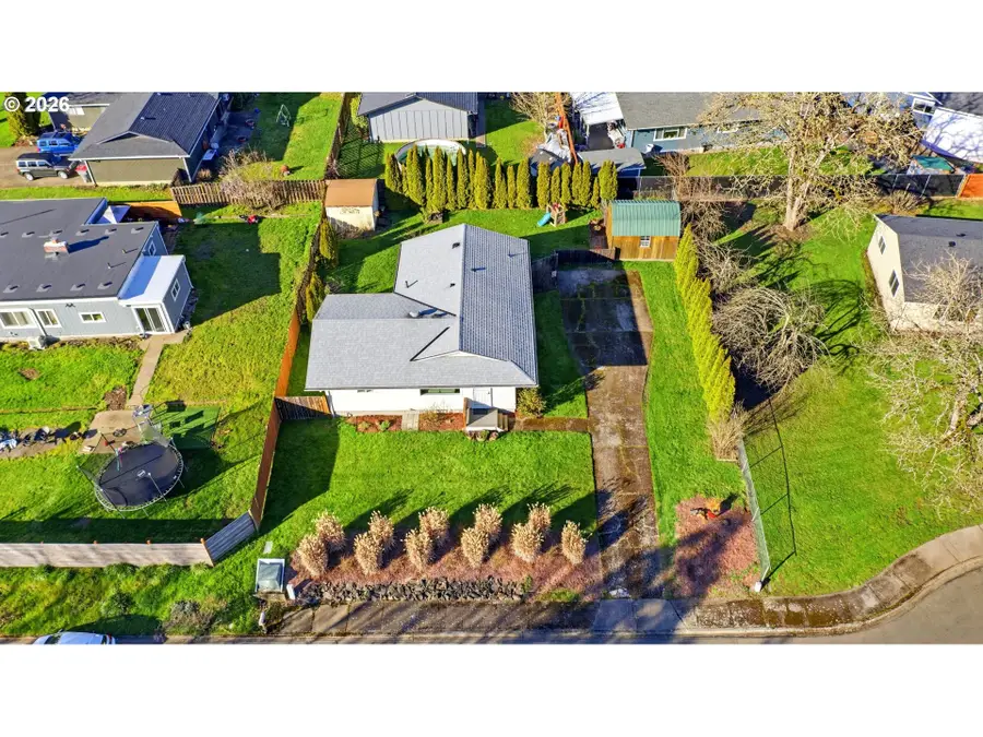 915 SE Zee Ct, McMinnville, OR 97128 - #2