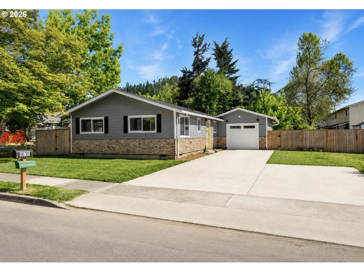 975 Evergreen Dr, Creswell, OR 97426 - #1