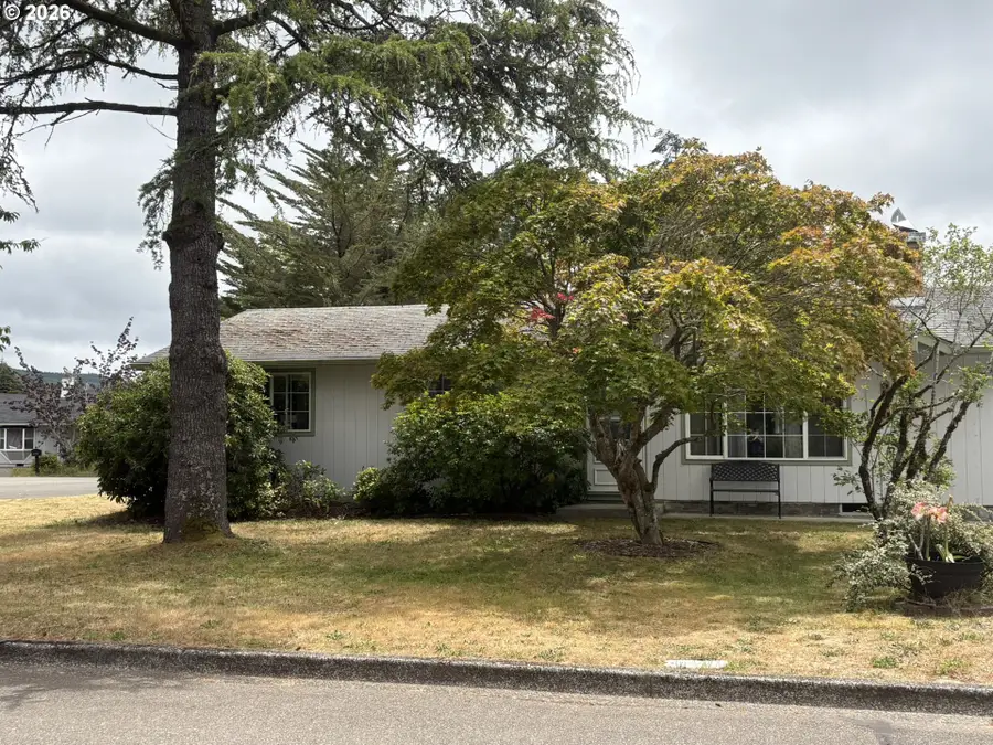 2320 20th St, Florence, OR 97439 - #2