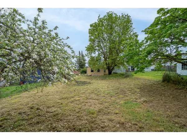 220 SW Ivy St, Willamina, OR 97396