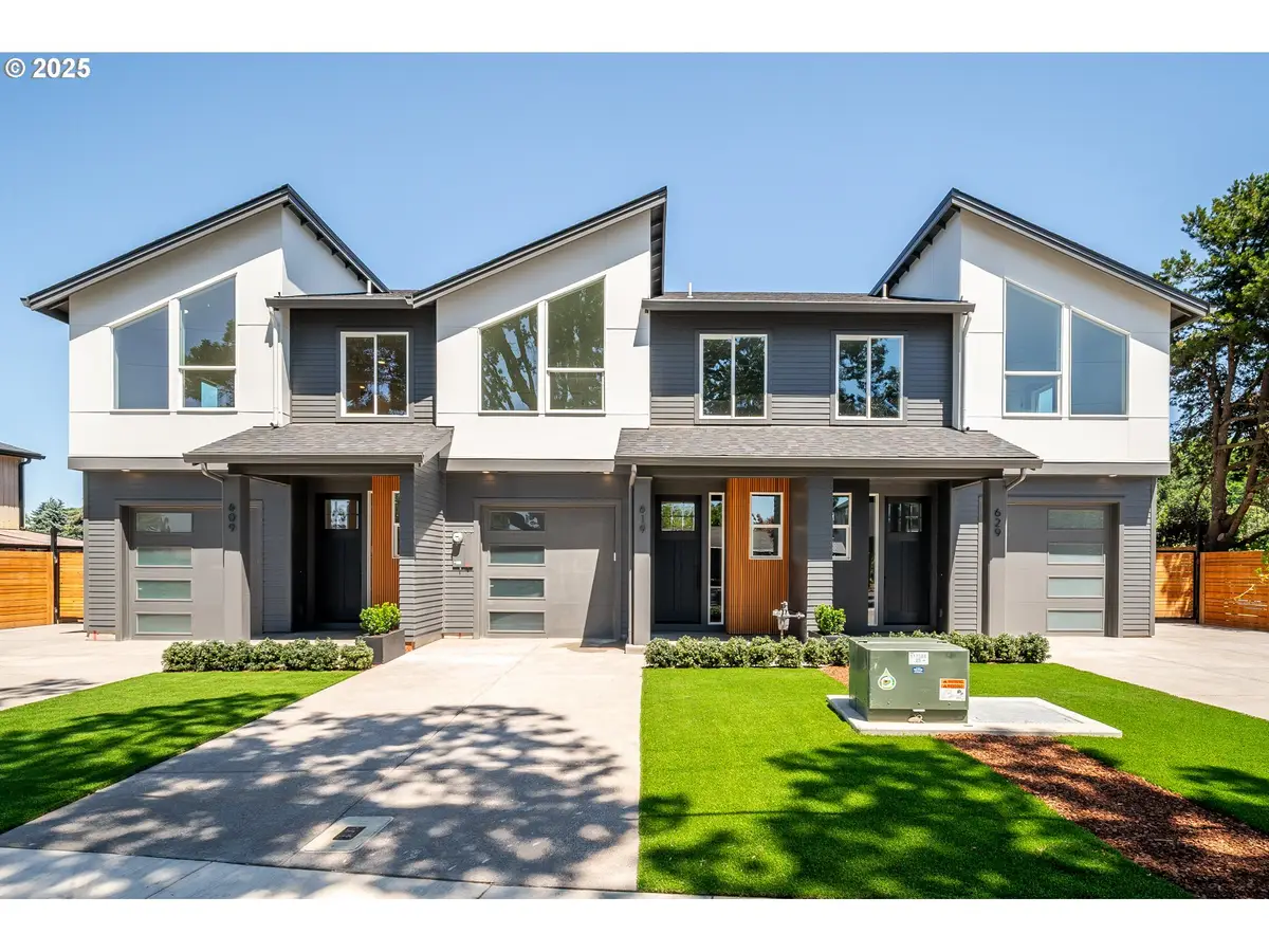 619 E Heintz, Molalla, OR 97038 - Image #1