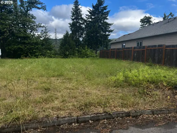 76160 Coho Ln, Oakridge, OR 97463
