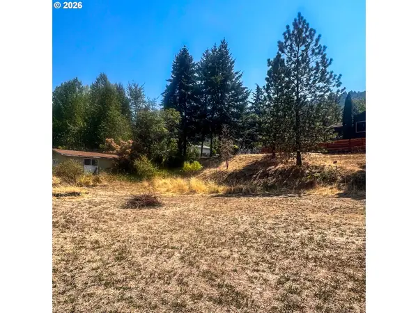 411 Wood Crest Dr, MyrtleCreek, OR 97457