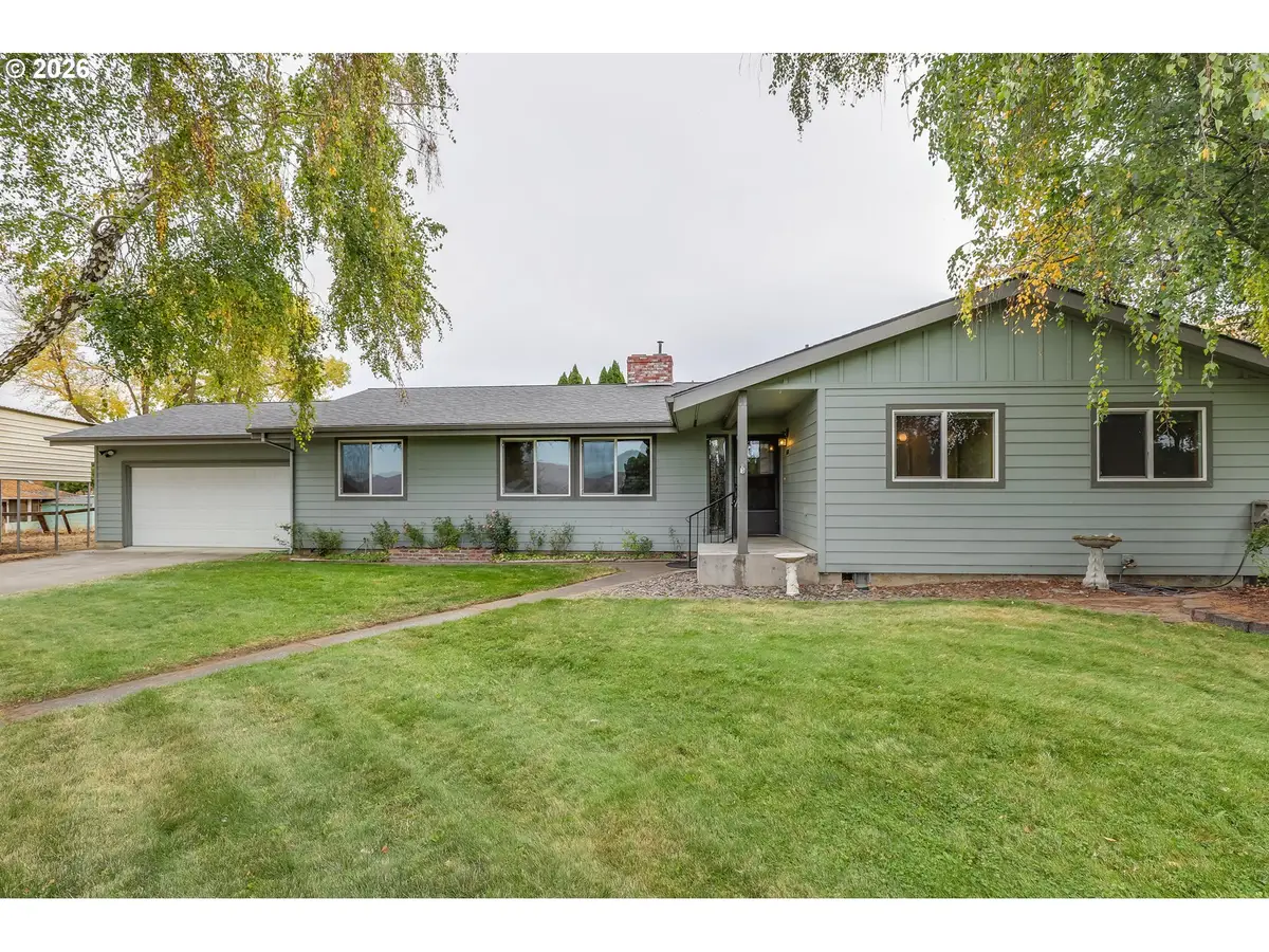 2420 E 14th Pl, The Dalles, OR 97058 - #1