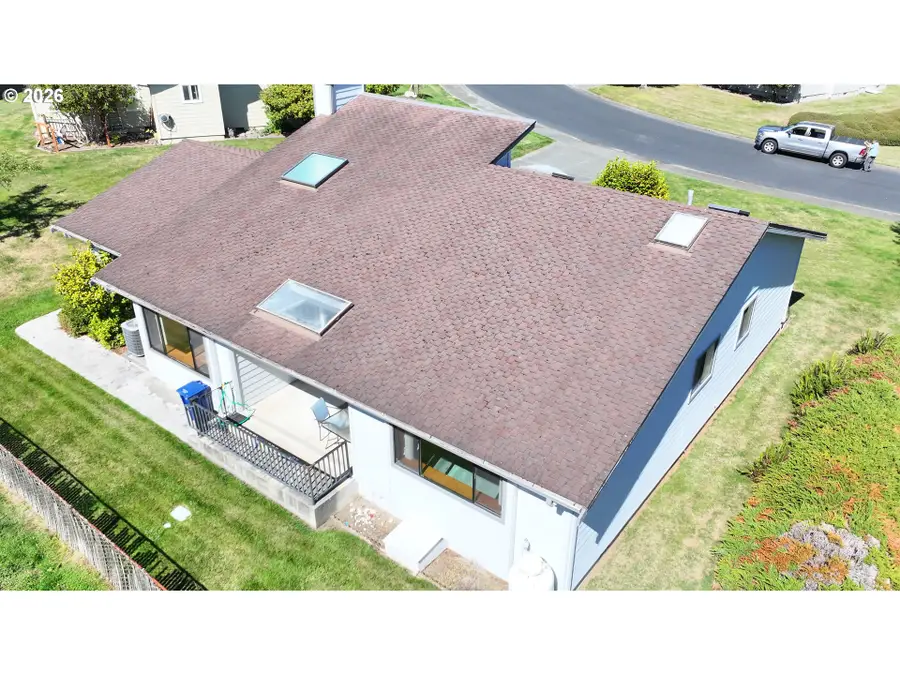 821 Brookhaven Dr, Brookings, OR 97415 - #3