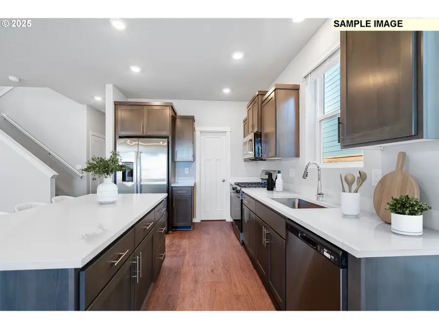 8291 SE Crescent Dr, Hillsboro, OR 97123 - Image #3