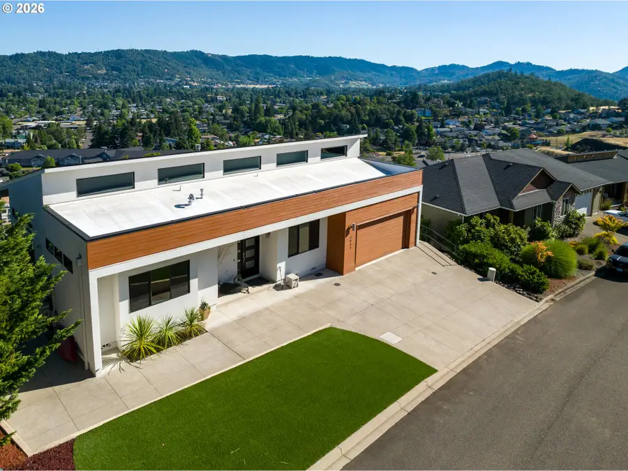 1931 Warewood Terrace Ct, Roseburg, OR 97471 - #3
