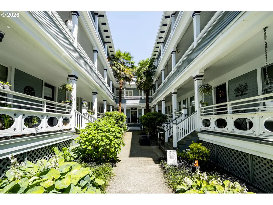 2127 NW Irving St #105, Portland, OR 97210 - #2