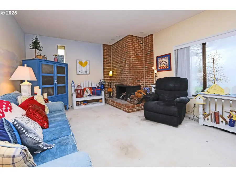 18521 SE Woodcock Ave, Milwaukie, OR 97267 - Image #2