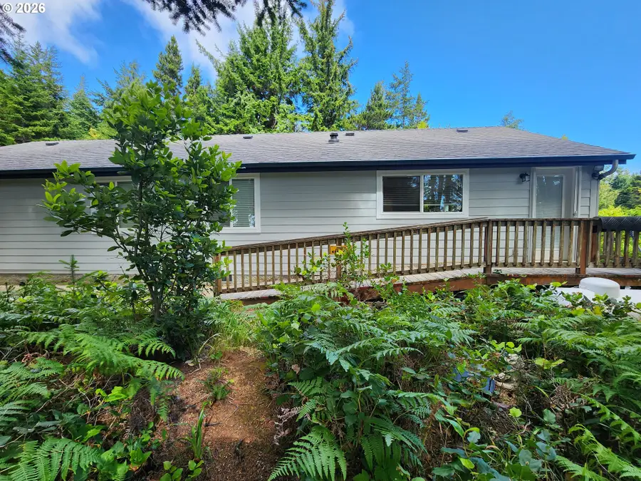 1230 Deady St, Port Orford, OR 97465 - #3